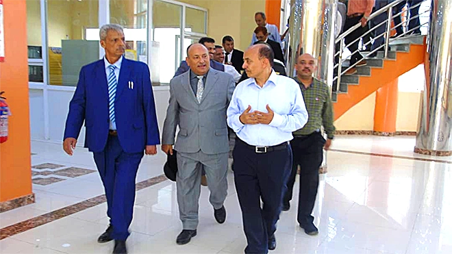 وفد حكومي بقيادة محافظ لحج يزور مصنع الوطنية للإسمنت