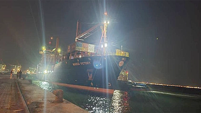 رسو الباخرة الثانية في رصيف المعلا بعدن
