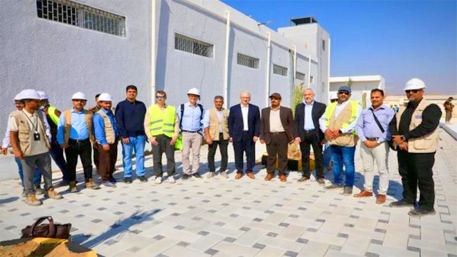 محافظ حضرموت والسفير الألماني يتفقدان المخازن المركزية للأدوية