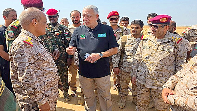 وفد عسكري يزور مقر مشروع "مسام" في ميدي بحجة