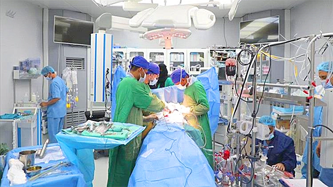 عدن.. نجاح عملية استئصال ورم قلبي خطير لسيدة أربعينية