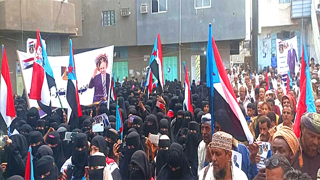 نساء لحج من ساحة الاعتصام