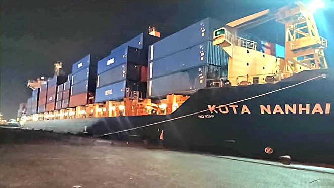 مغادرة الباخرة Kota Nanhai بعد تفريغ 457 حاوية وإنعاش لافت لميناء عدن