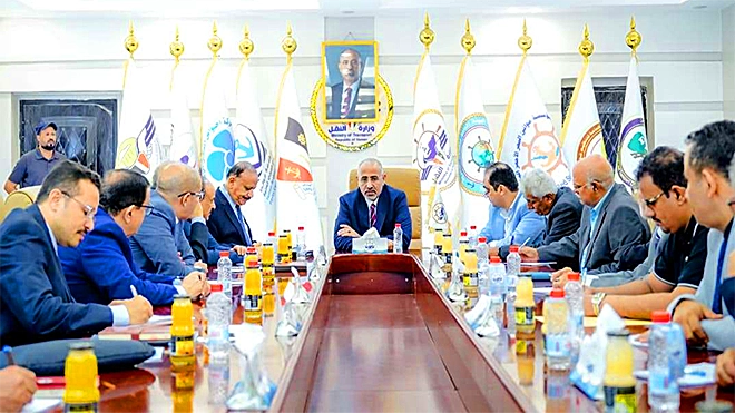 الزُبيدي يبحث سُبل تطوير البنية التحتية لقطاع النقل
