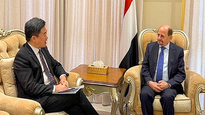​وزير الخارجية يبحث مع السفير الصيني مستجدات اليمن