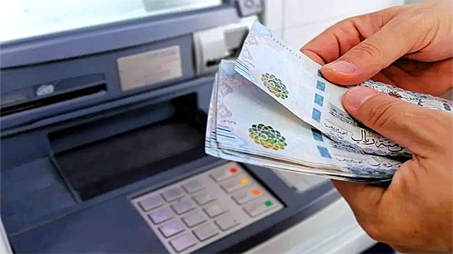 بحجة السيولة.. شركات صرافة بعدن تمتنع عن صرف أكثر من 100 ريال سعودي