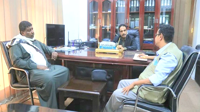 مدير مطار الغيظة يبحث مع الفاو تشغيل محطة الإنذار المبكر