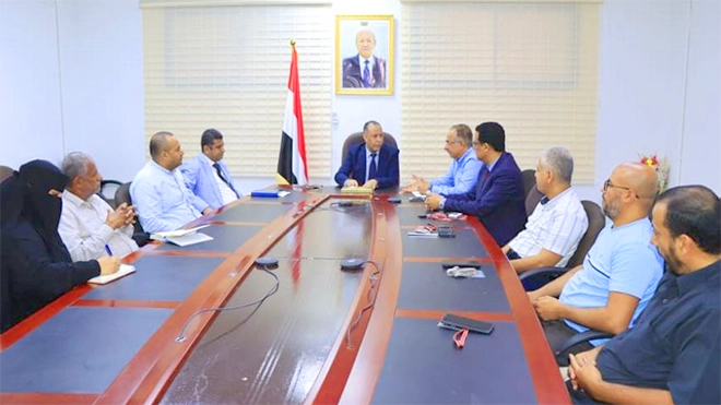 وزير الصناعة يشدد على تأمين مخزون استراتيجي من القمح والدقيق