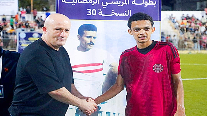 جائزة أفضل لاعب في المباراة نجم فريق أهلي عدن - عبدالله ردمان جائزة أفضل لاعب في المباراة نجم فريق أهلي عدن - عبدالله ردمان