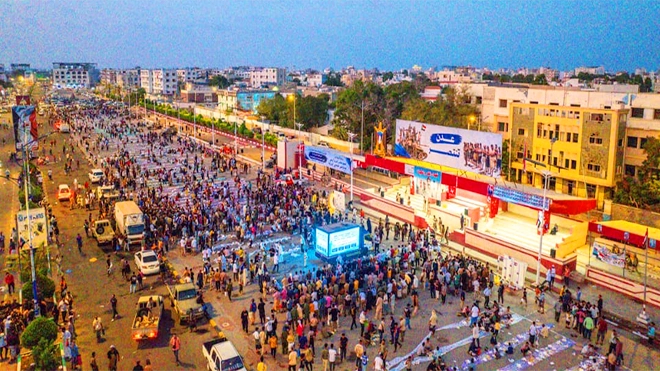 ​برعاية المحرّمي.. عدن تحتفل بالذكرى الـ11 لتحريرها بمهرجان جماهيري وإفطار جماعي