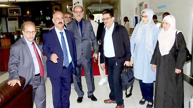 ​وزير النقل يبحث إعادة تشغيل خطوط النقل الجوية والبحرية مع تنزانيا