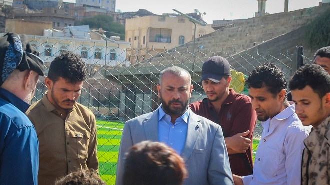 محافظ الضالع يزور ملعب الصمود ويوجه باستكمال العمل فيه