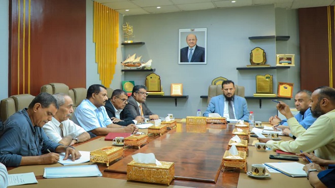 محافظ عدن يشدد على الحوكمة وتحسين الخدمات