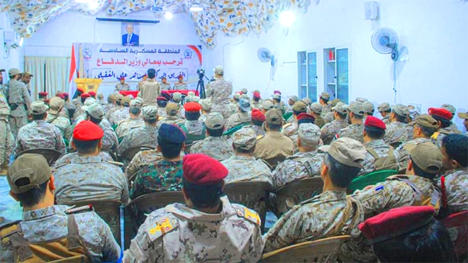 وزير الدفاع لقيادة المنطقة السادسة: أنتم على أعتاب نصر جديد