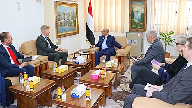 ​عدن.. محافظ البنك المركزي يلتقي المبعوث الأممي إلى اليمن