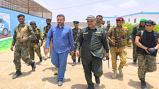 ​محافظ لحج يتفقد السجن المركزي ويطّلع على أوضاع النزلاء وأعمال التأهيل