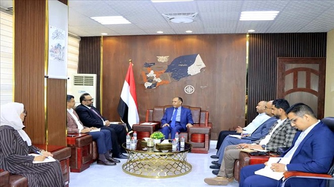 وزير الصناعة يبحث مع الفريق الاقتصادي دعم التعافي الاقتصادي