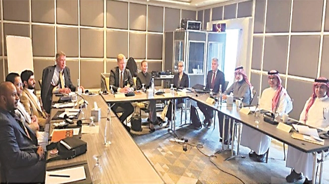 اجتماعات علنية وحديث عن تمويل.. ماذا تريد السعودية من الحوثيين؟