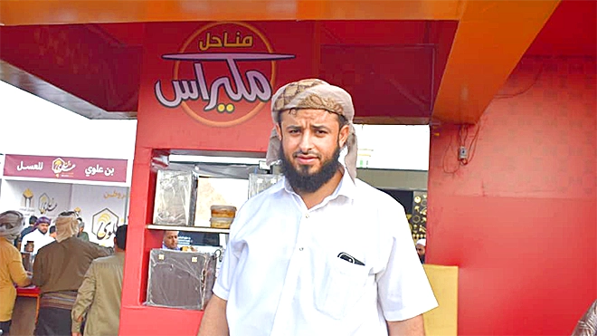 مصطفى - مناحل مكيراس