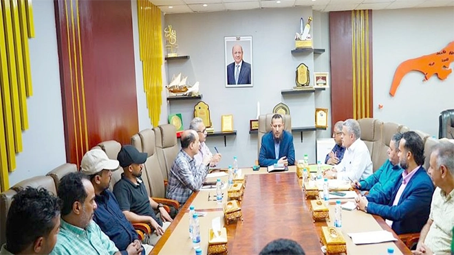 ​محافظ عدن يوجّه بتطوير العمل الإداري لوحدة حماية الأراضي