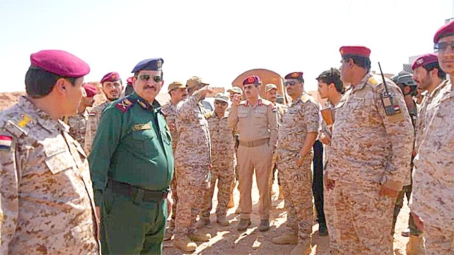 ​وزيرا الدفاع والداخلية يتفقدان عدداً من المواقع العسكرية في منفذ الوديعة