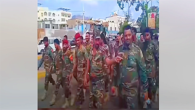 عدن.. جنود الحرس الرئاسي ينفذون وقفة احتجاجية للمطالبة بحقوقهم