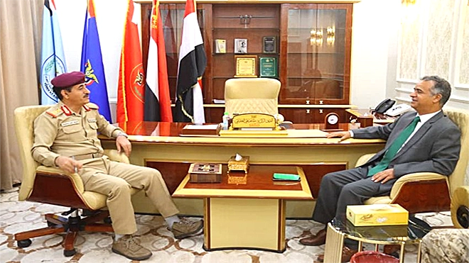 ​وزير الدفاع يبحث مع السفير الليبي سبل تعزيز التعاون وتبادل الخبرات