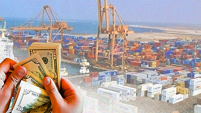 خبراء: تحرير الدولار الجمركي خيار لجأت له الحكومة لمواجهة الضغوط المالية