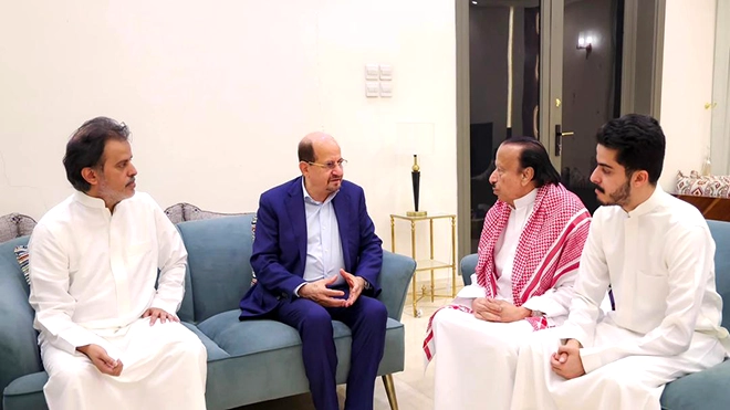 رئيس الوزراء وزير الخارجية يقدم واجب العزاء لأسرة فقيد الوطن الرئيس السابق عبدربه منصور هادي