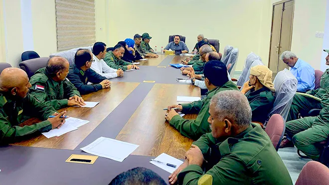 مدير أمن عدن يشدّد على تنفيذ مخرجات اللجنة الأمنية