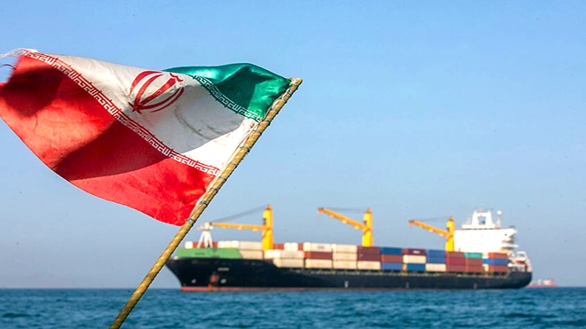 إيران تدين الهجمات الأمريكية على ناقلة نفط وبرج اتصالات وتحمل الكويت والبحرين المسؤولية