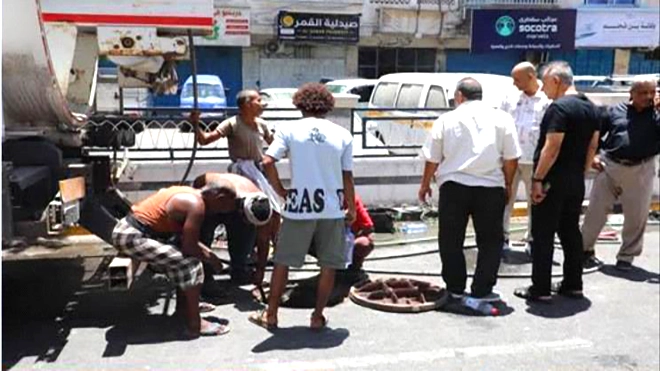 اجتماع طارئ لوضع حلول جذرية لطفح المجاري بالمعلا