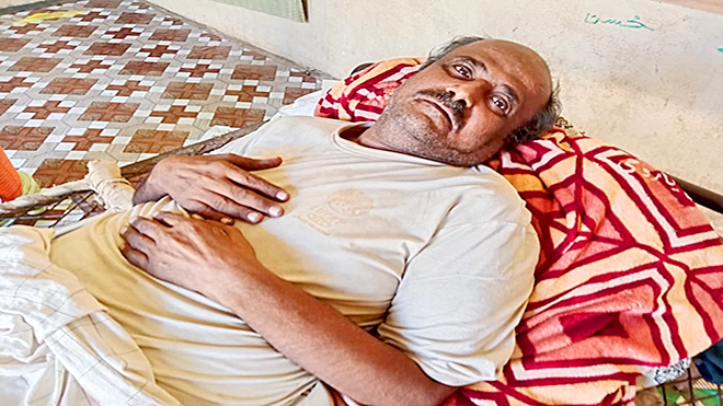 المواطن محمد يعاني من أمراض مزمنة وخطيرة المواطن محمد يعاني من أمراض مزمنة وخطيرة