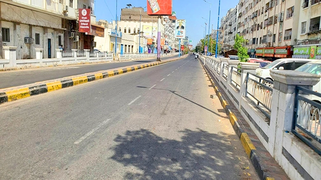 الاحتجاجات على تدهور الأوضاع المعيشية والخدمية تشل عدن وحضرموت
