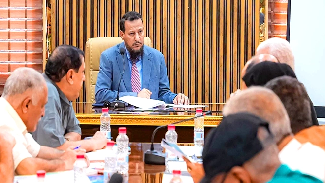 المحافظ شيخ: توفير الخدمات للمواطنين مسؤولية تقع على عاتق الجميع