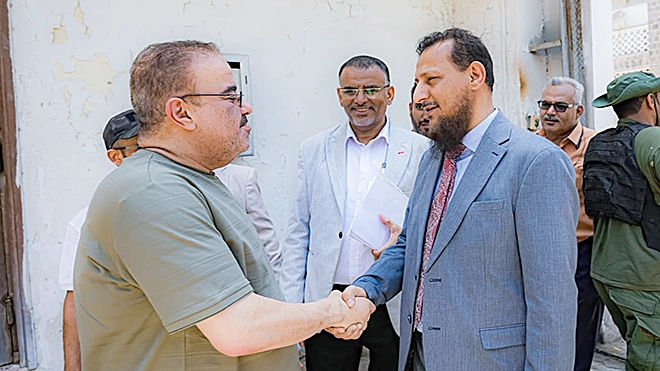 باشراحيل هشام باشراحيل نائب رئيس التحرير خلال استقباله محافظ العاصمة عدن عبدالرحمن شيخ باشراحيل هشام باشراحيل نائب رئيس التحرير خلال استقباله محافظ العاصمة عدن عبدالرحمن شيخ
