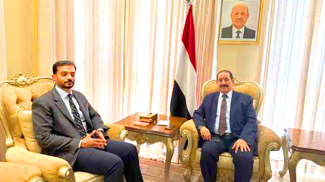 وزير الداخلية مع كبير المستشارين والمنسق الوطني لبرنامج دعم الاستقرار الأمني باليمن وزير الداخلية مع كبير المستشارين والمنسق الوطني لبرنامج دعم الاستقرار الأمني باليمن