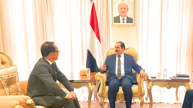 وزير الداخلية مع السفير الياباني لدى اليمن وزير الداخلية مع السفير الياباني لدى اليمن