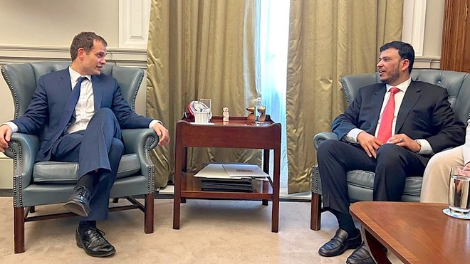 العليمي باوزير مجتمعاً في لندن مع وزير الدولة البريطاني لشؤون الشرق الأوسط وشمال أفريقيا