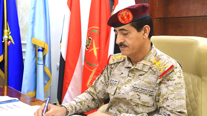 ​وزير الدفاع يتعهد بملاحقة المتورطين في هجوم رماه بحضرموت