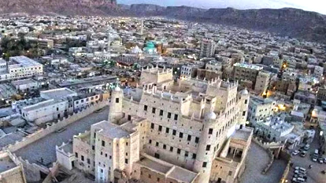 اتفاقية بين جامعة وإذاعة سيئون لدعم البرامج التعليمية
