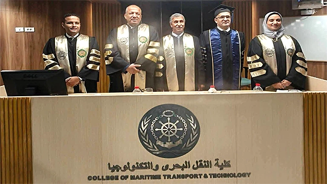 رئيس ميناء عدن ينال الدكتوراه الثانية ببحث علمي يعزز كفاءة تشغيل محطات الحاويات رئيس ميناء عدن ينال الدكتوراه الثانية ببحث علمي يعزز كفاءة تشغيل محطات الحاويات