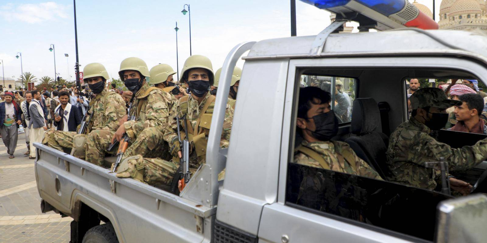 بالتزامن مع التصعيد العسكري تفرض الجماعة الحوثية رقابة مشددة على الإعلام