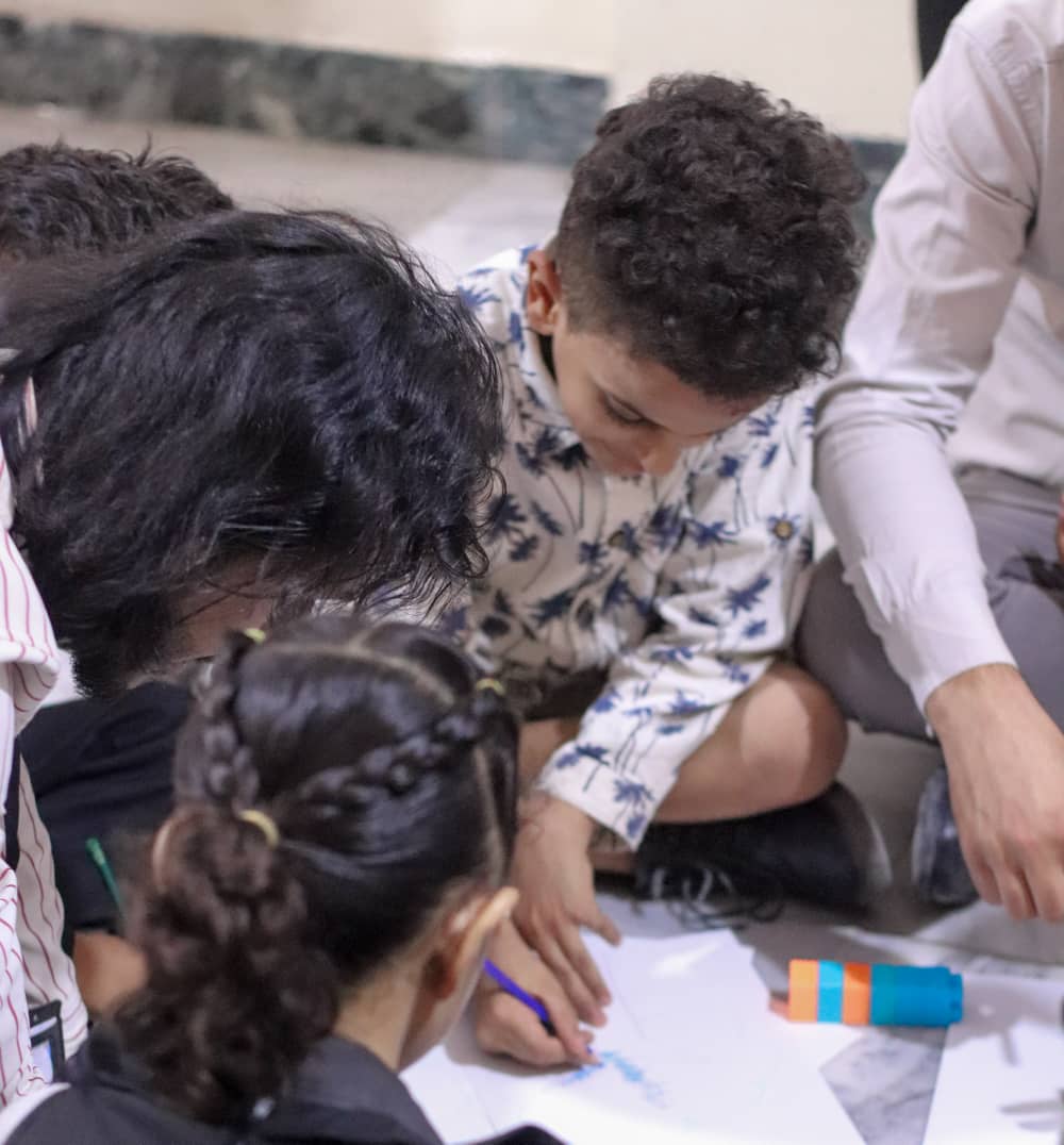 بين التأهيل والدمج.. كيف يواجه أطفال التوحد واقع التعليم في اليمن؟ 
