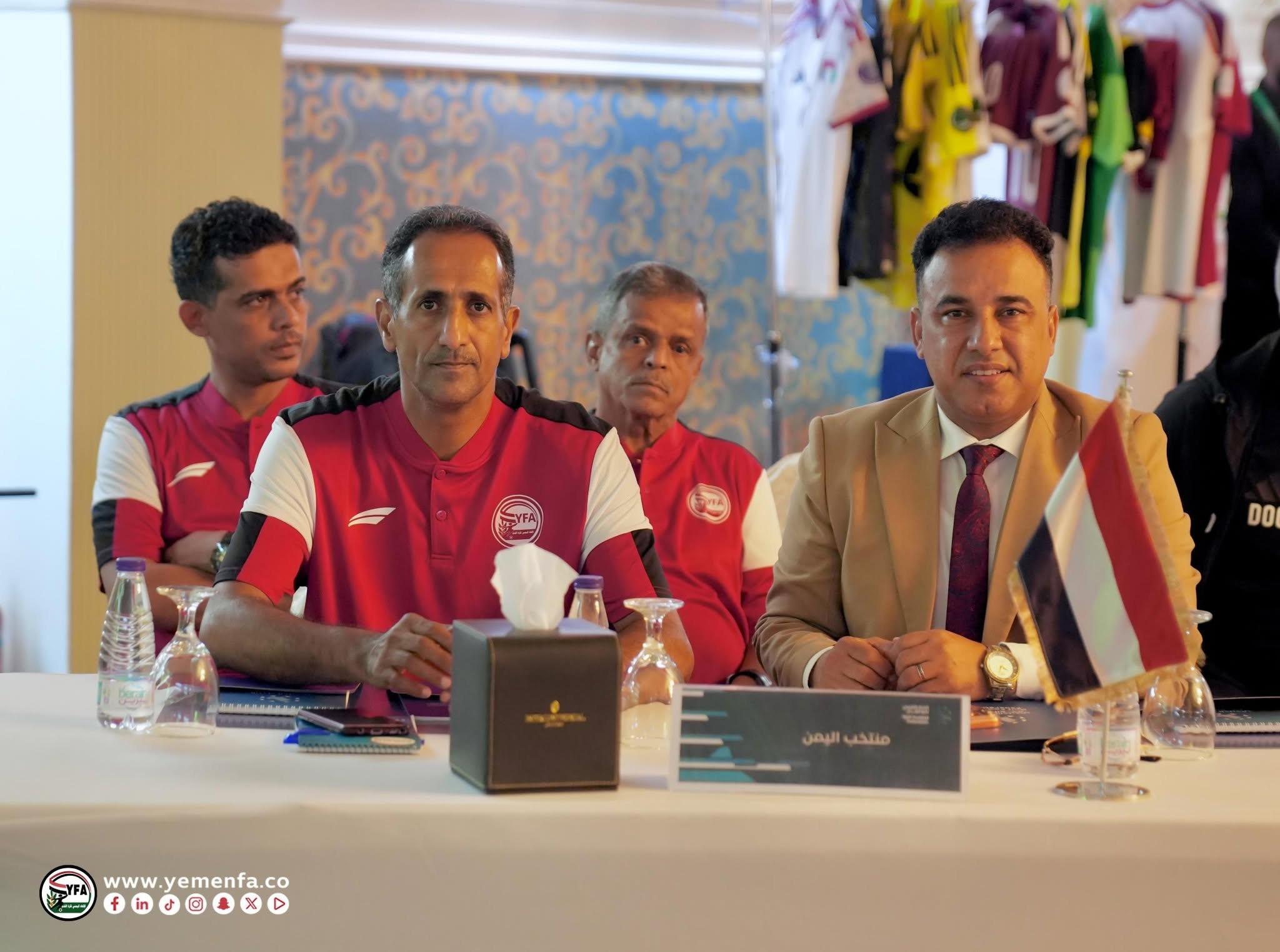 اليمن بالأحمر أمام الامارات وقطر .. وبالأبيض في مواجهة البحرين