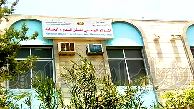 وزير النقل يدعم مستشفى الجمهورية بعدن بـ15 مليون ريال يمني