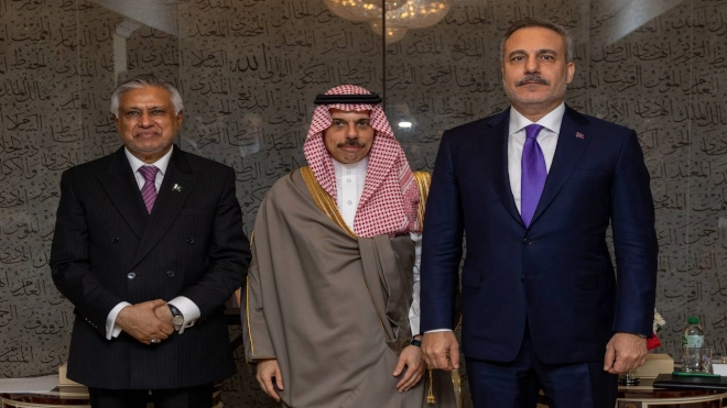 بحث وزير الخارجية السعودي الأمير فيصل بن فرحان مع نظيريه الباكستاني والتركي في نيويورك ترتيبات الاجتماع العاجل لرؤساء الأركان في إطار «اتفاقية مكة» (الخارجية التركية - إكس)