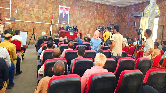 ​المحافظ شمسان: صمود تعز مسؤولية وطنية تتطلب تضافر الجهود