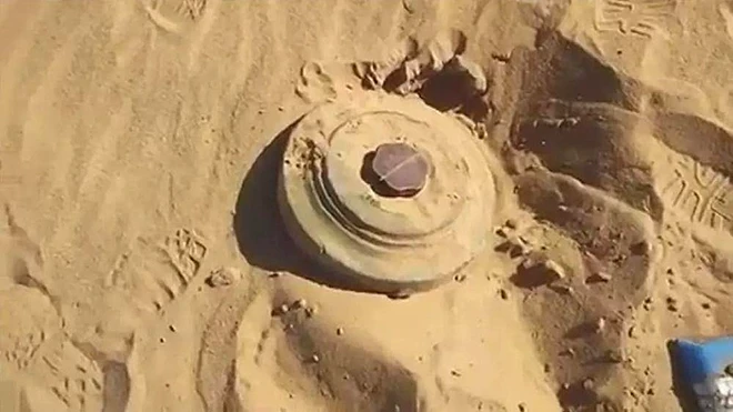​لغم حوثي يودي بحياة أم ويصيب ابنتها جنوب تعز